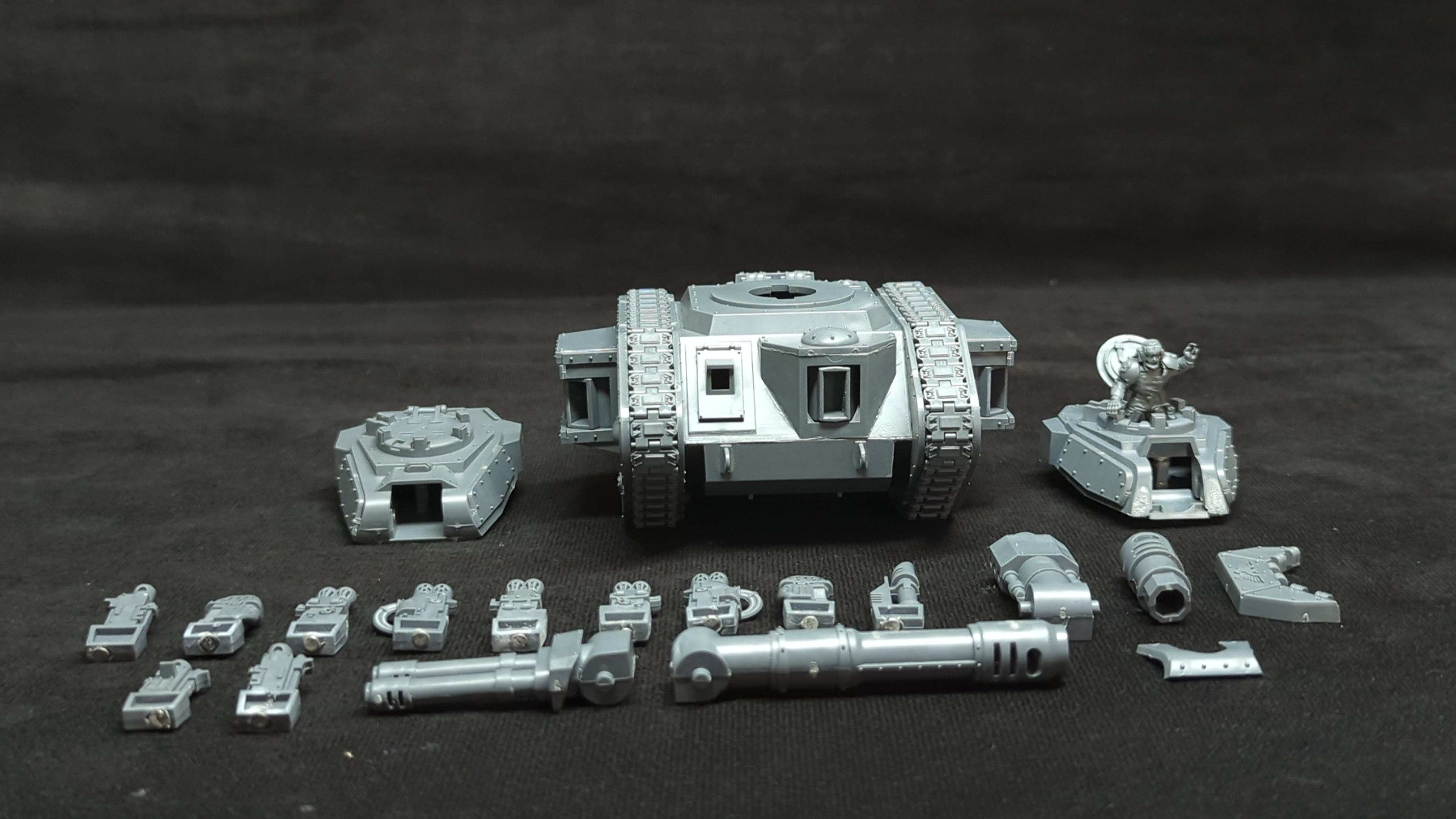 Warhammer 40k Astra Militarum Leman Russ Battle Tank Multi-kit x1