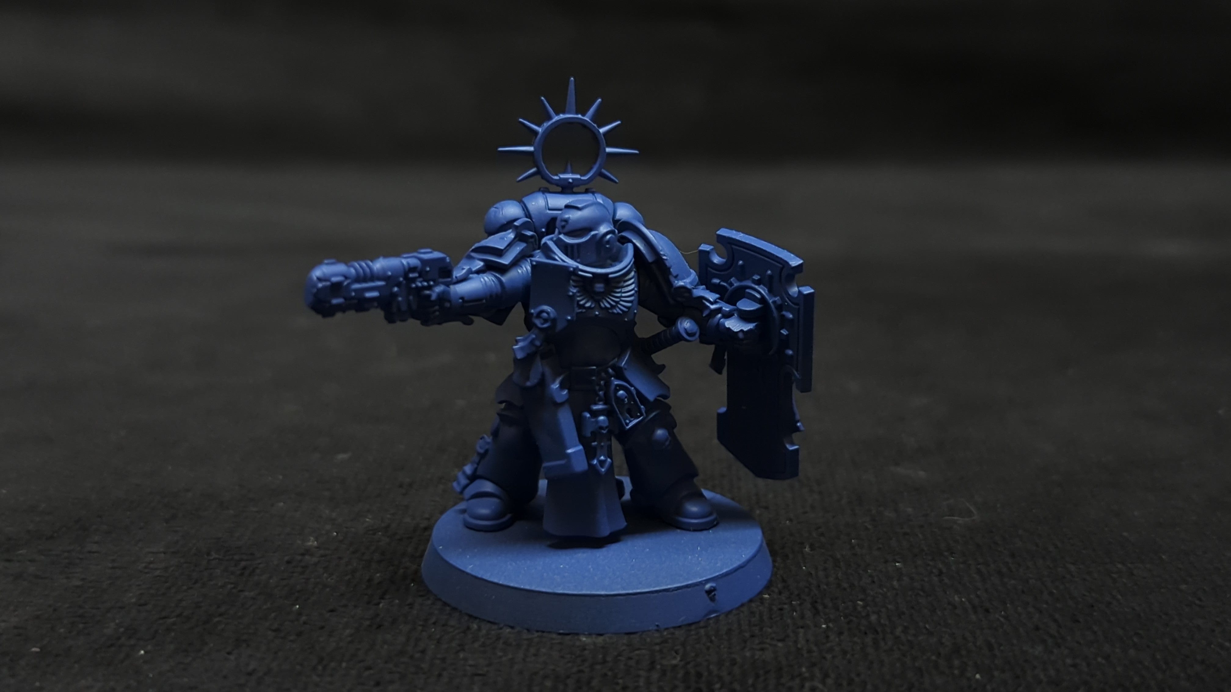 Warhammer 40k Space Marines Lieutenant with Storm Shield x1