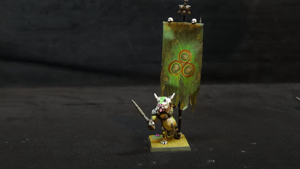 Age of Sigmar The Old World Beastman Minotaur with Standard x1 OOP Painted