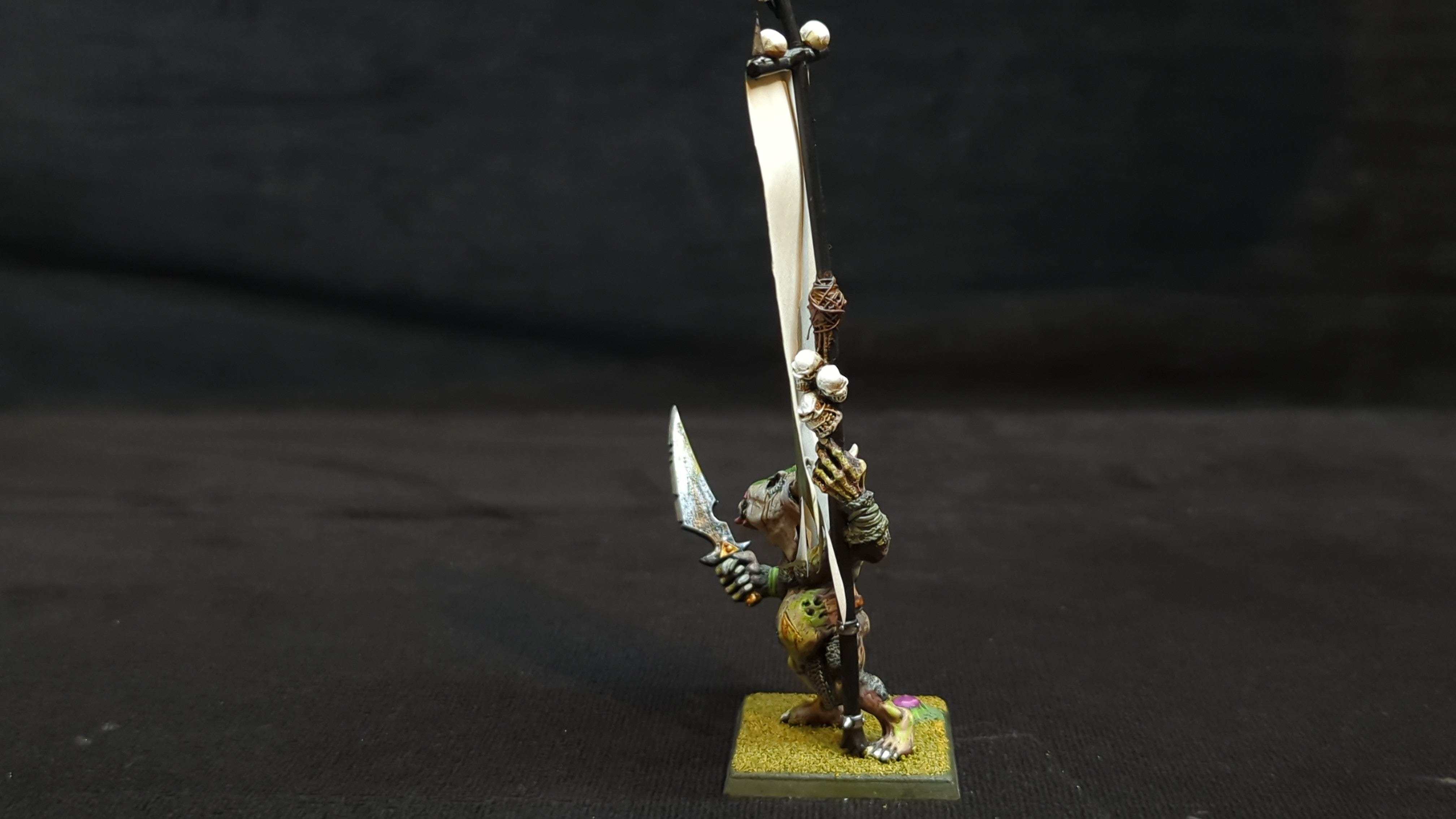 Age of Sigmar The Old World Beastman Minotaur with Standard x1 OOP Painted