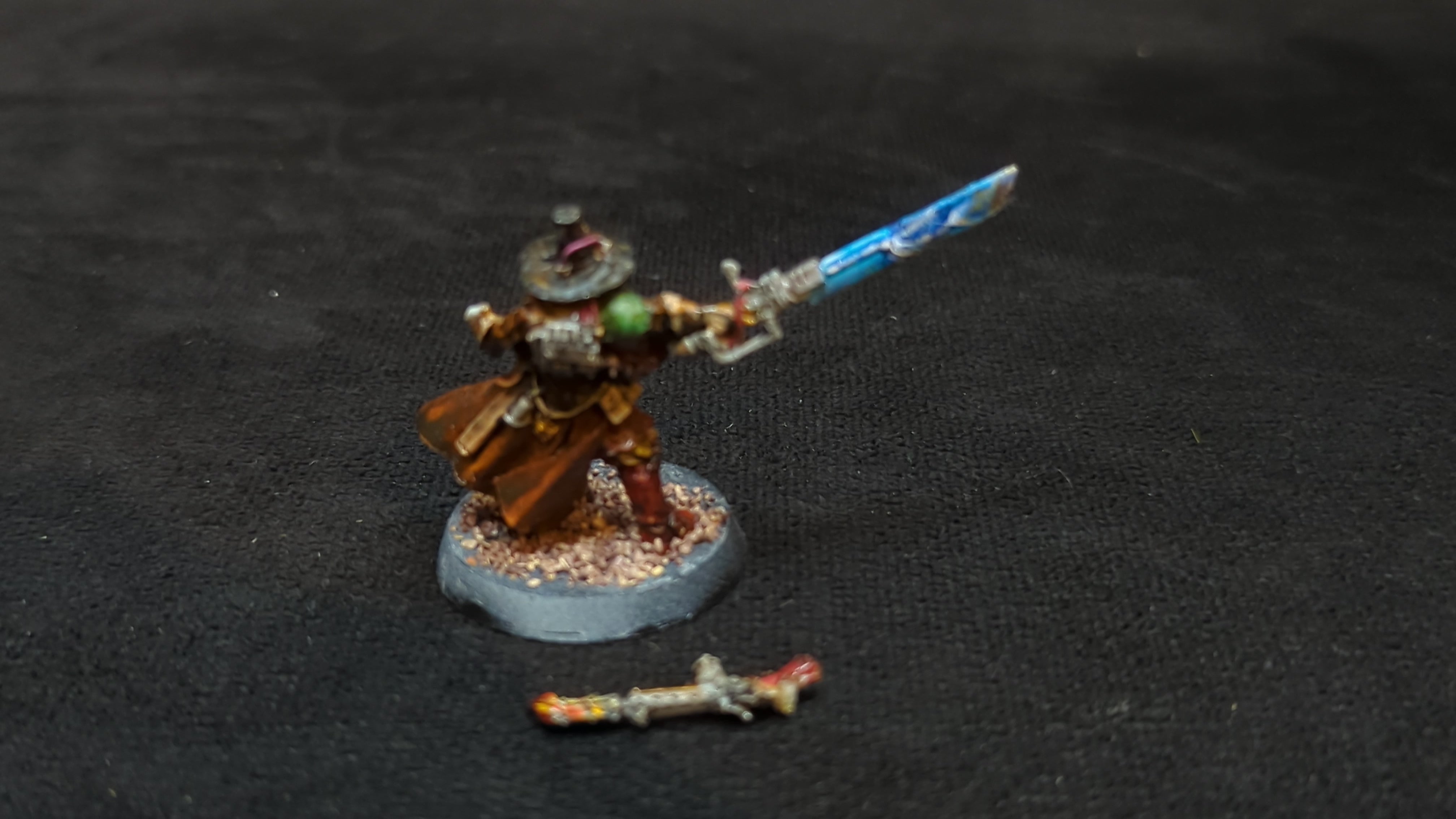 Warhammer 40k Inquisitor with Inferno Pistol & Power Sword x1 Painted