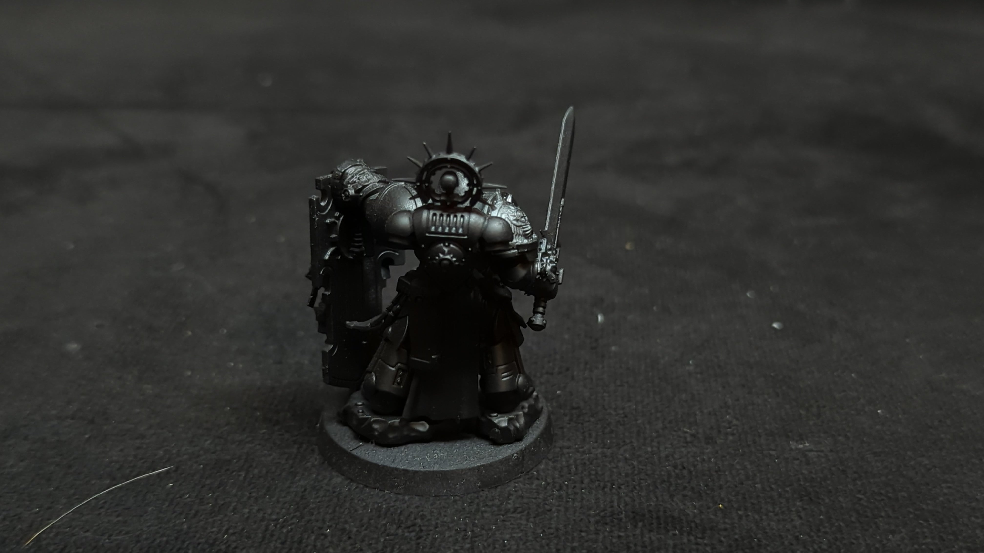 Warhammer 40k Space Marines Captain with Relic Shield x1