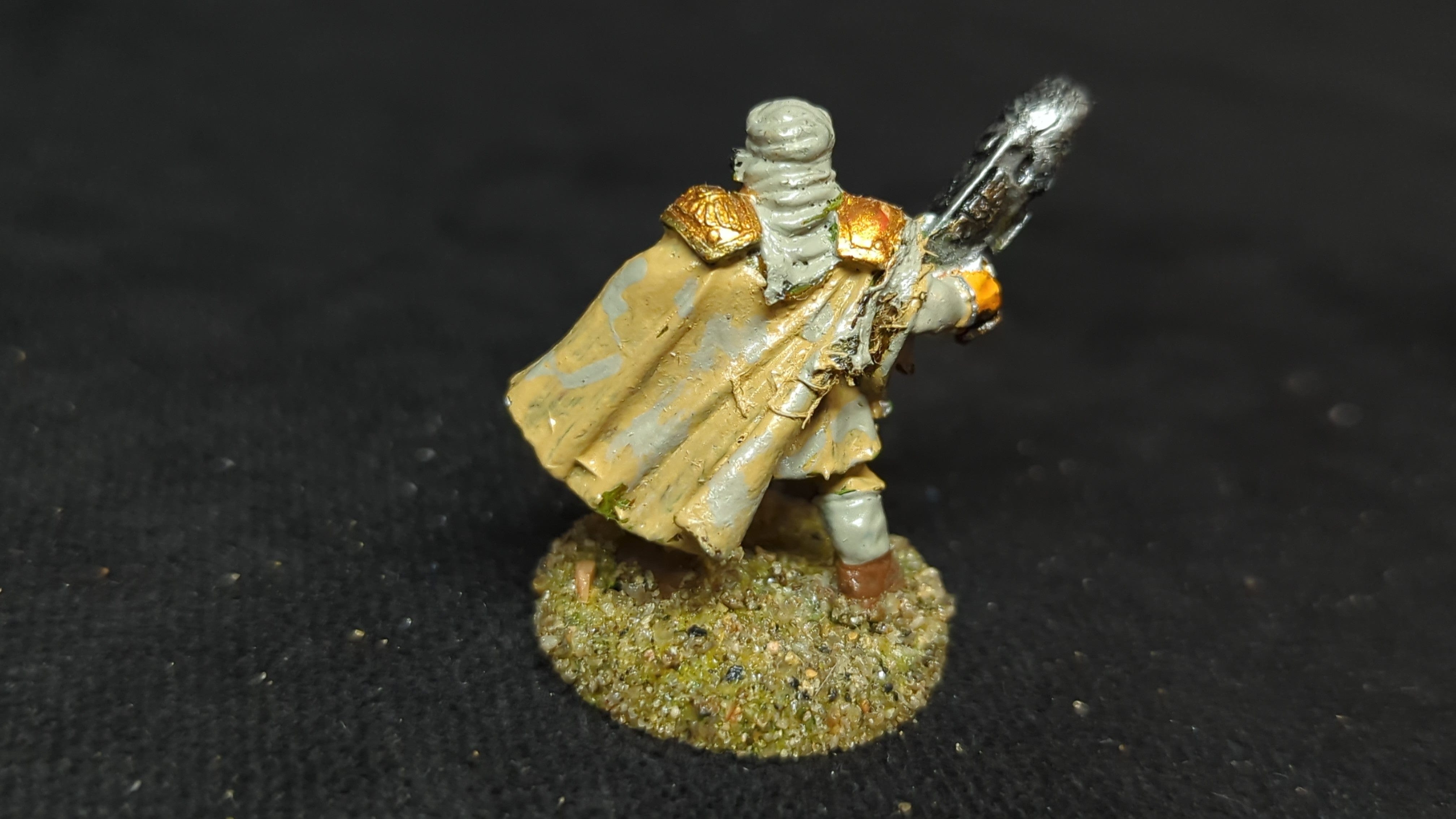 Warhammer 40k Astra Militarum Tallarn Officer x1 OOP Painted