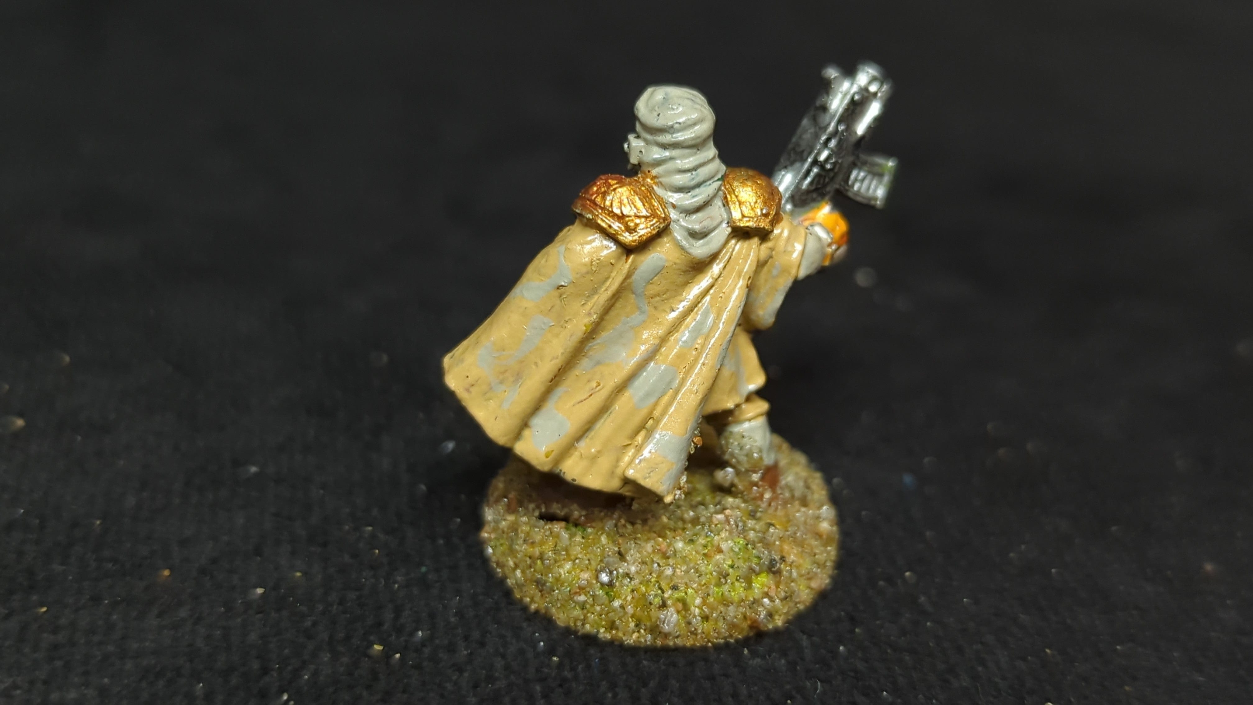 Warhammer 40k Astra Militarum Tallarn Officer x1 OOP Painted