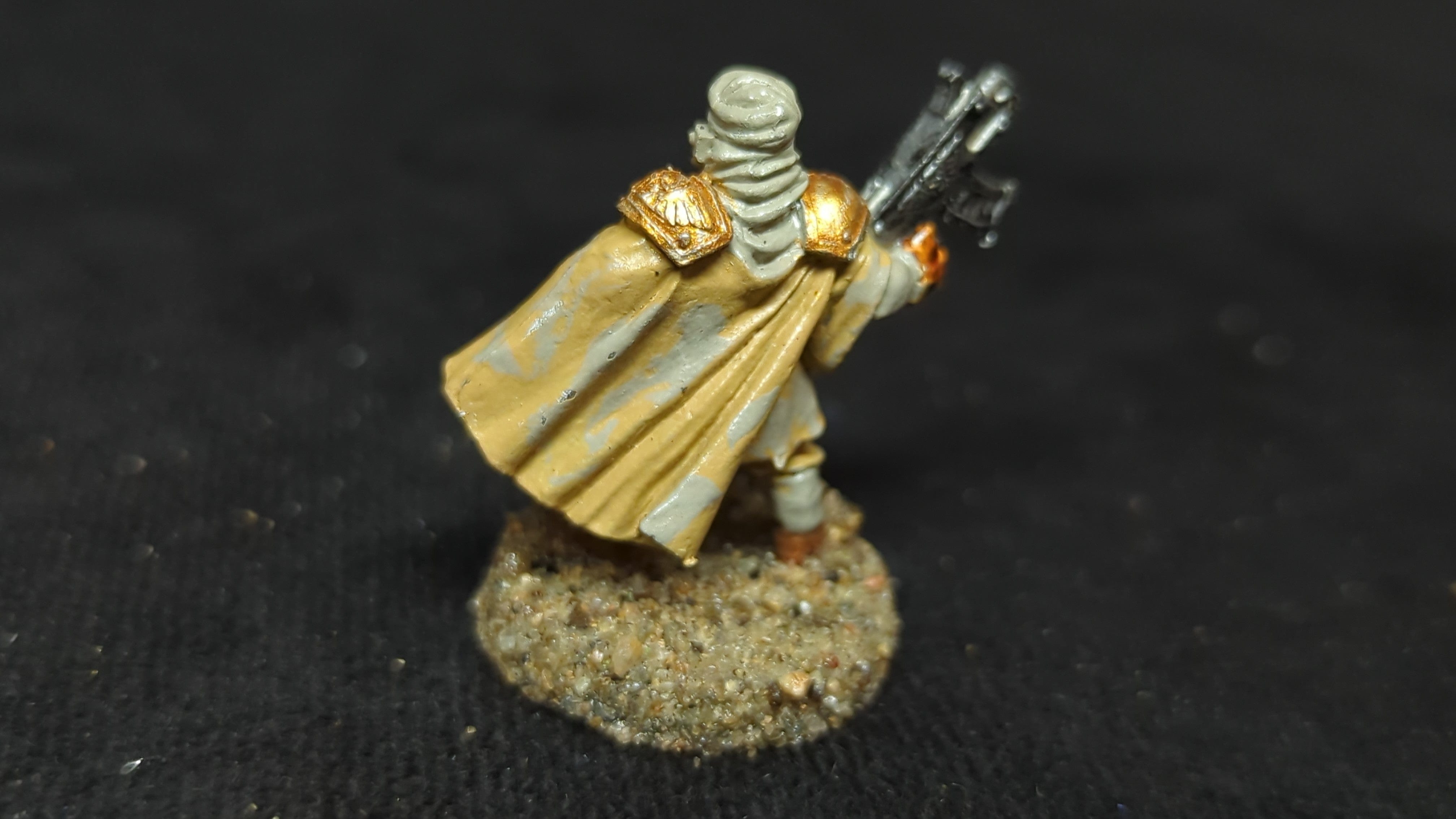 Warhammer 40k Astra Militarum Tallarn Officer x1 OOP Painted