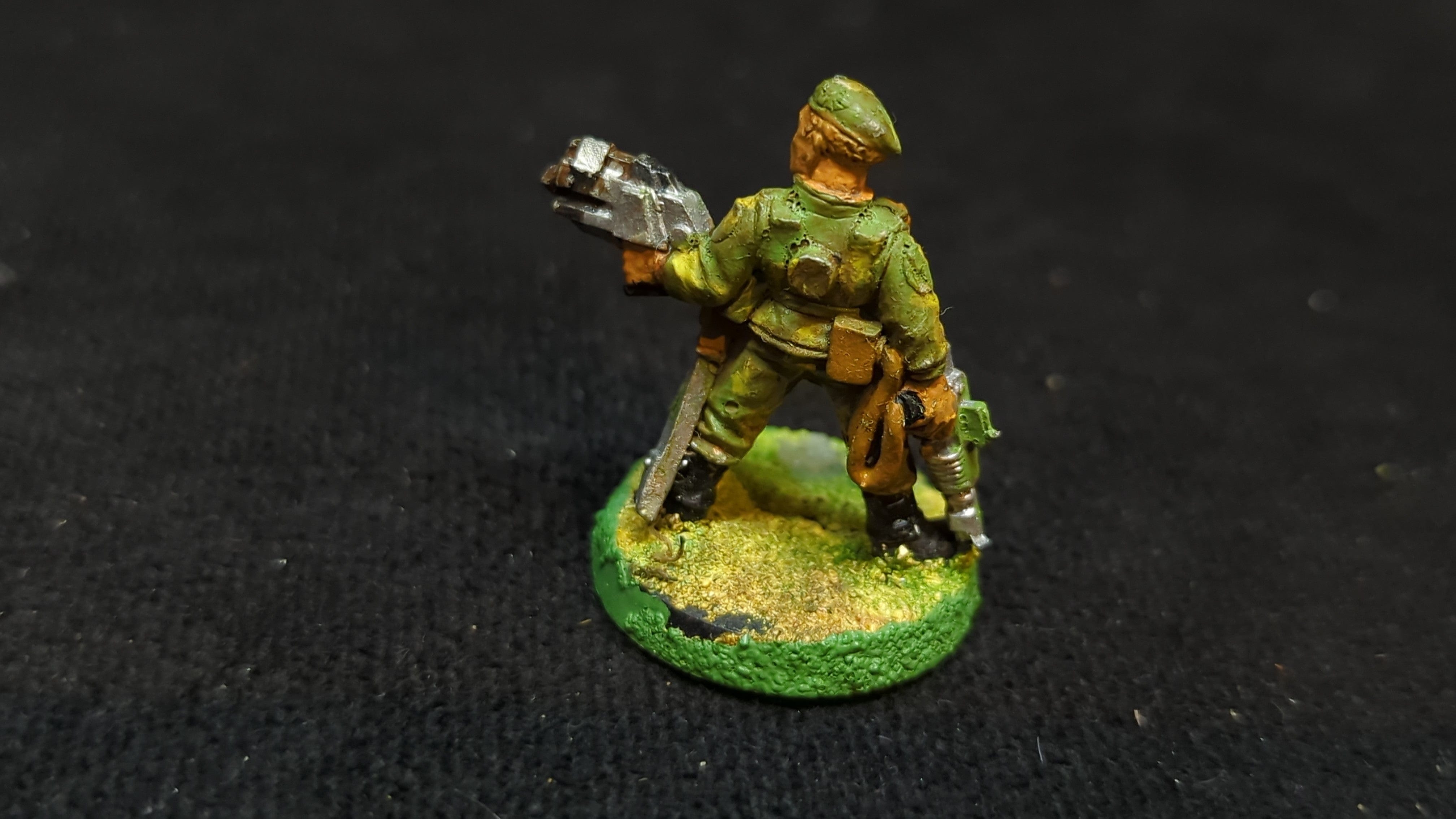 Warhammer 40k Astra Militarum Beret Stormtrooper Sergeant with Bolt Pistol x1 OOP Painted