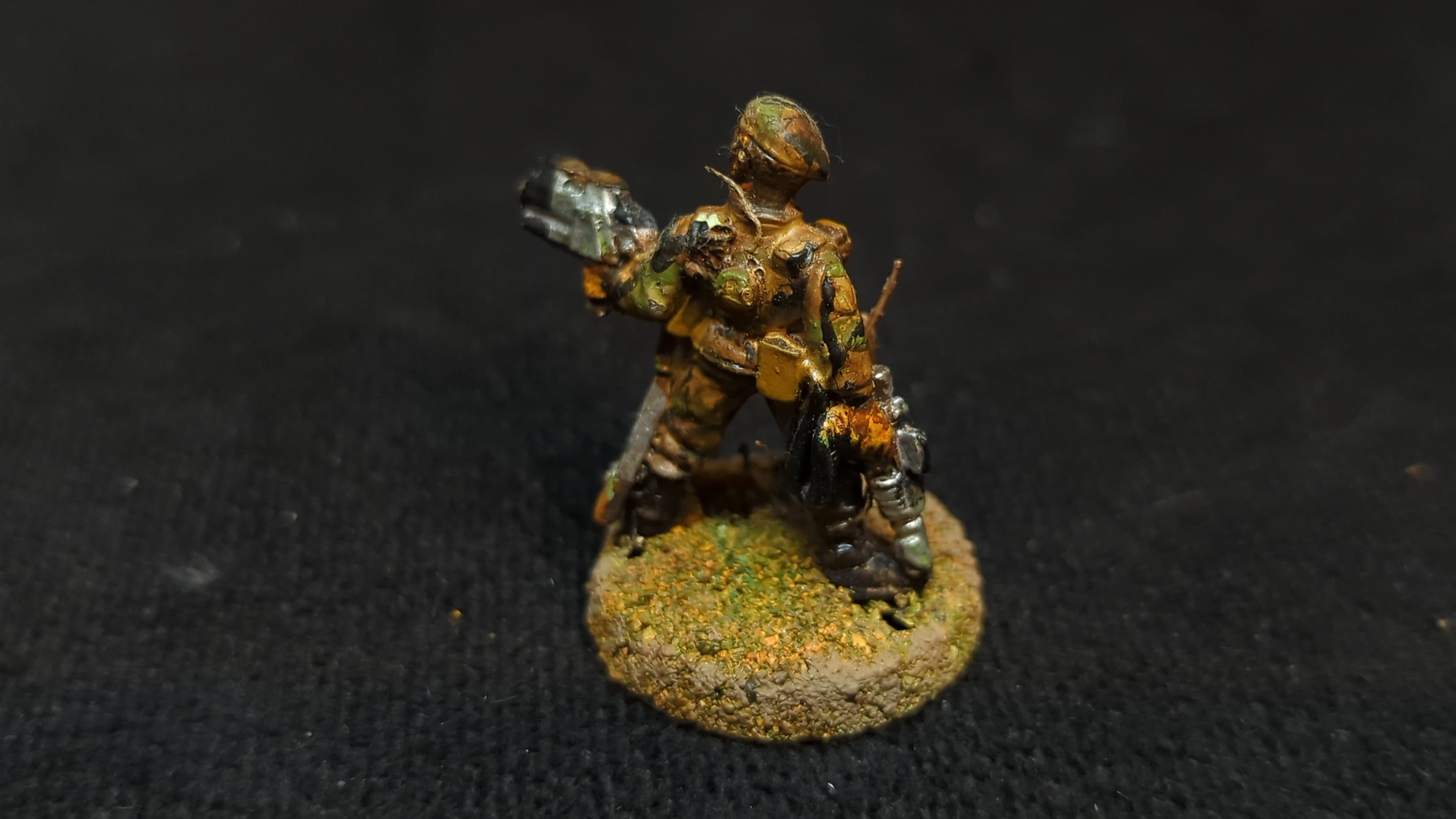 Warhammer 40k Astra Militarum Beret Stormtrooper Sergeant with Bolt Pistol x1 OOP Painted