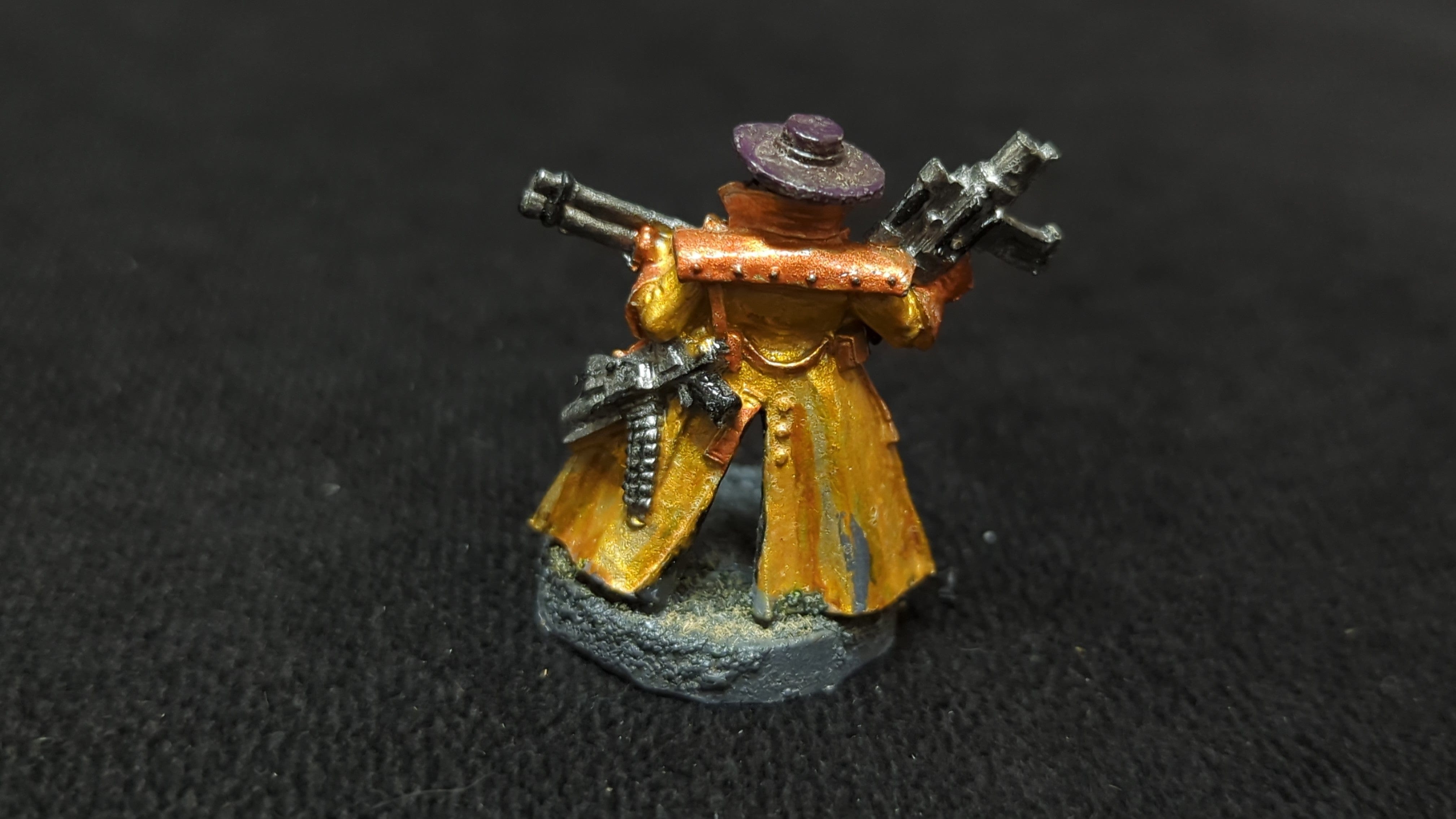 Necromunda Necromunda Outlander Bounty Hunter Trench Coat Delaque x1 OOP Painted