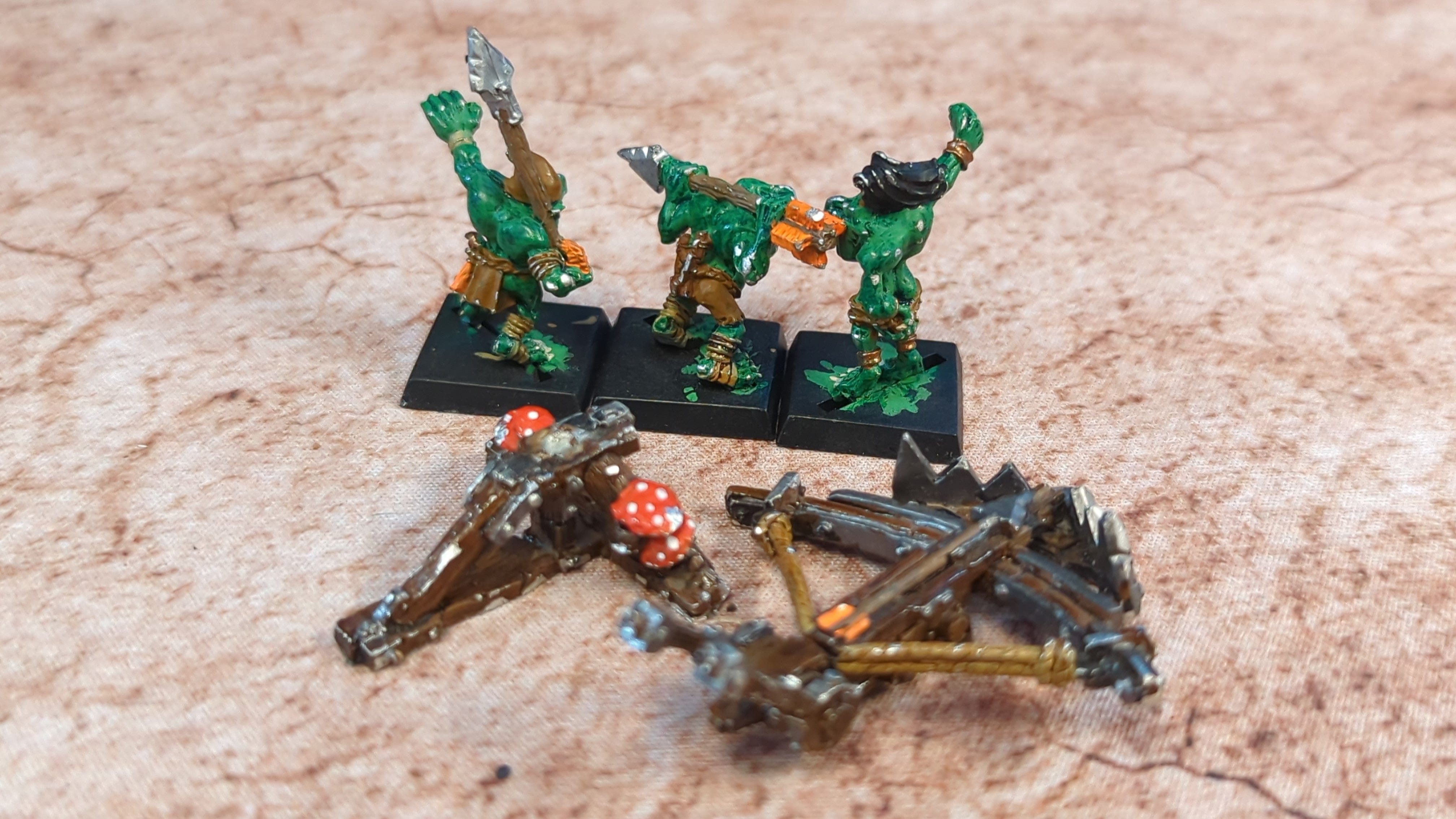 The Old World Orc & Goblin Tribes: Goblin Bolt Throwa x4