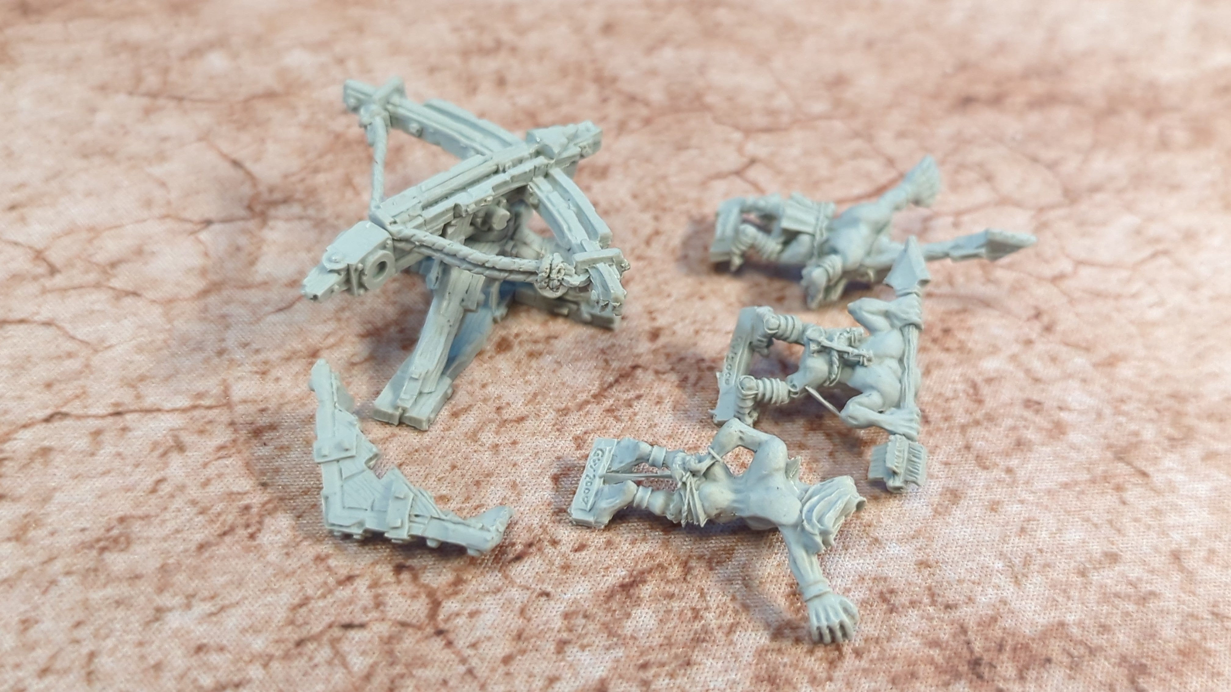The Old World Orc & Goblin Tribes: Goblin Bolt Throwa x4