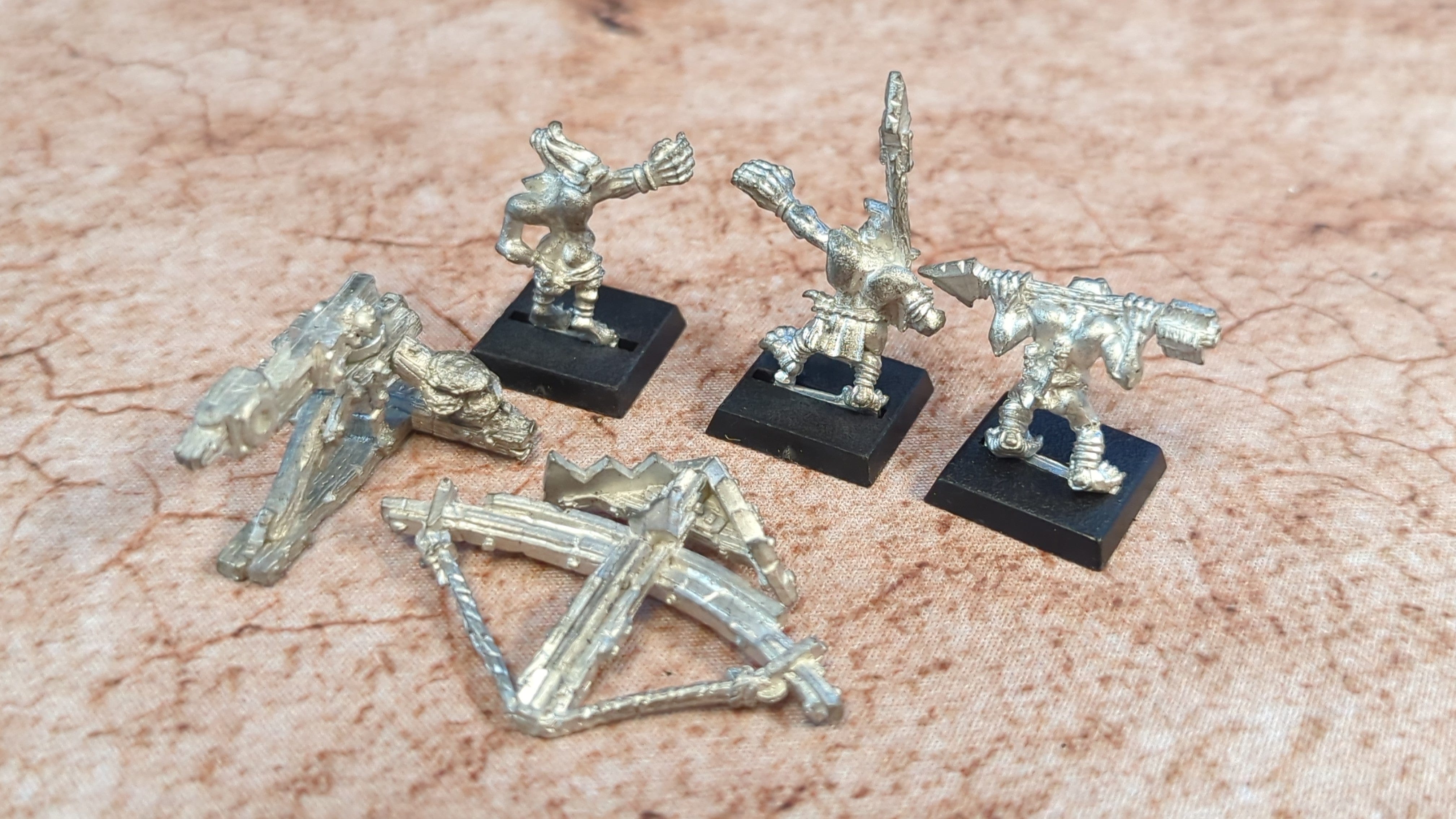 The Old World Orc & Goblin Tribes: Goblin Bolt Throwa x4