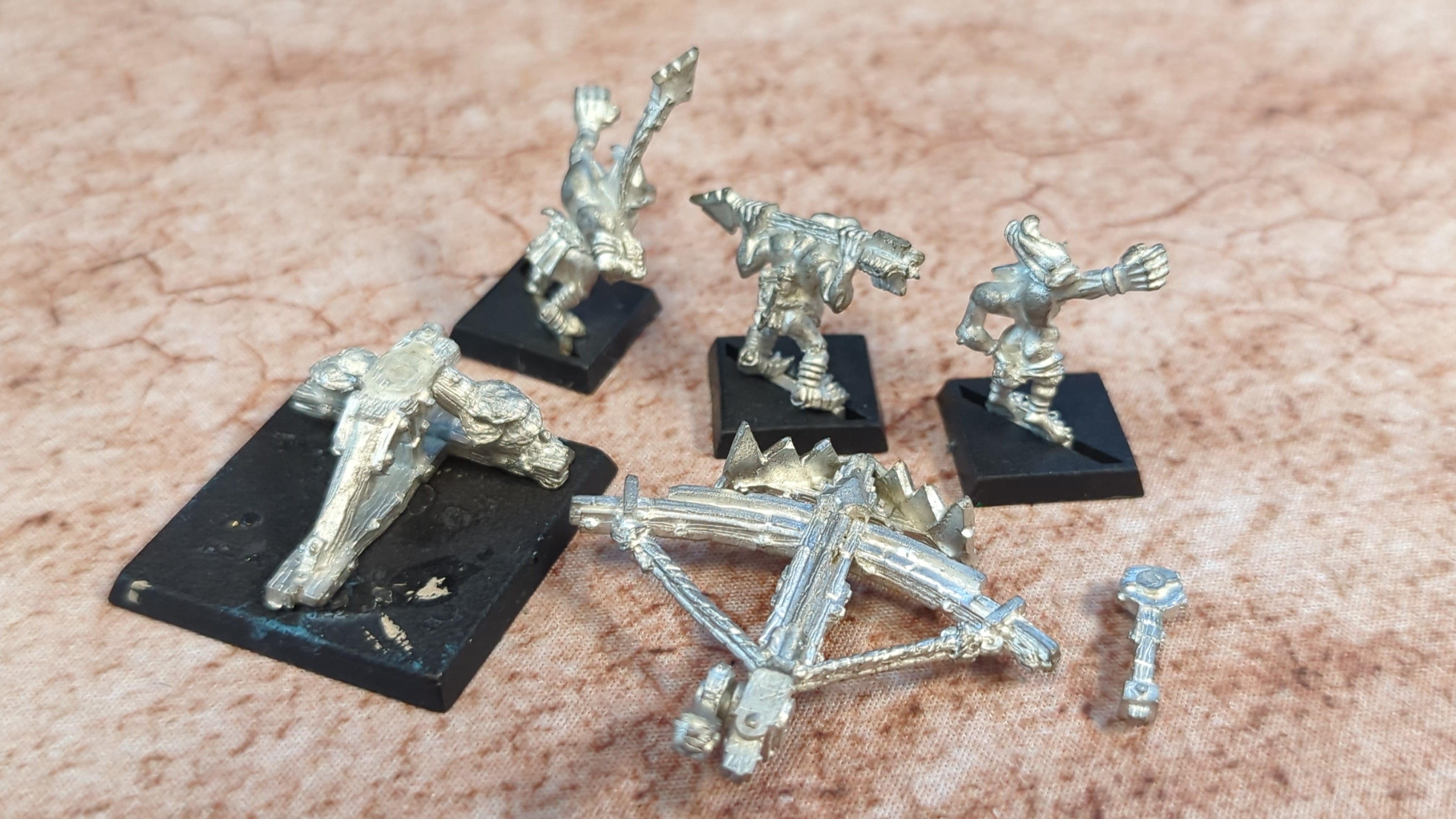 The Old World Orc & Goblin Tribes: Goblin Bolt Throwa x4