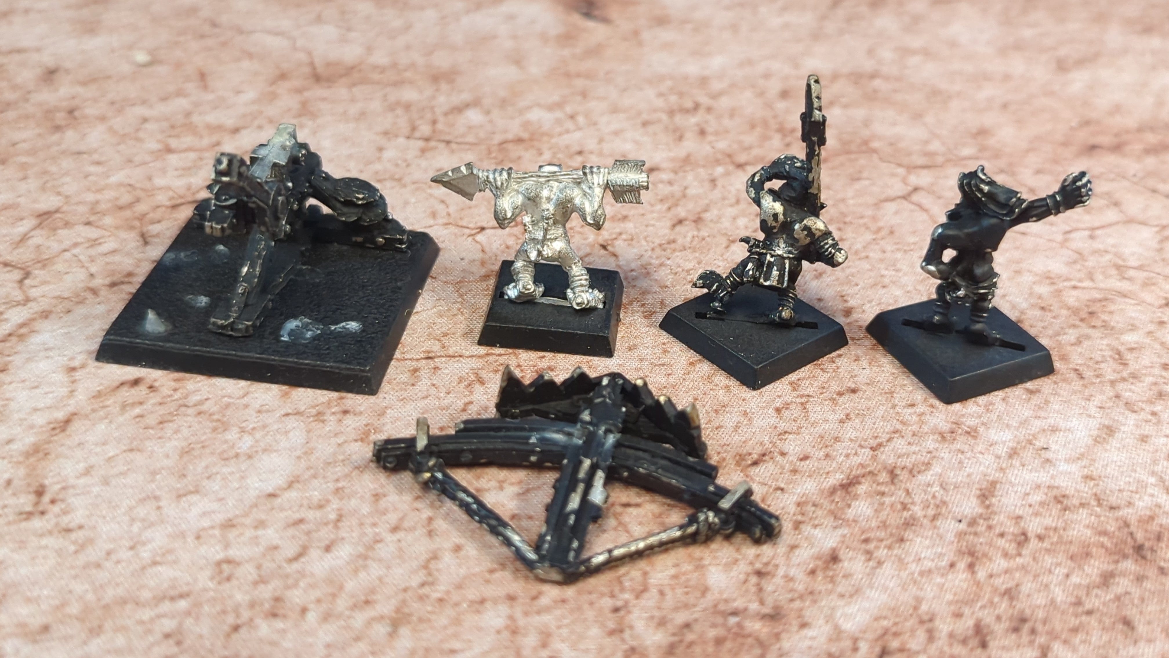 The Old World Orc & Goblin Tribes: Goblin Bolt Throwa x4