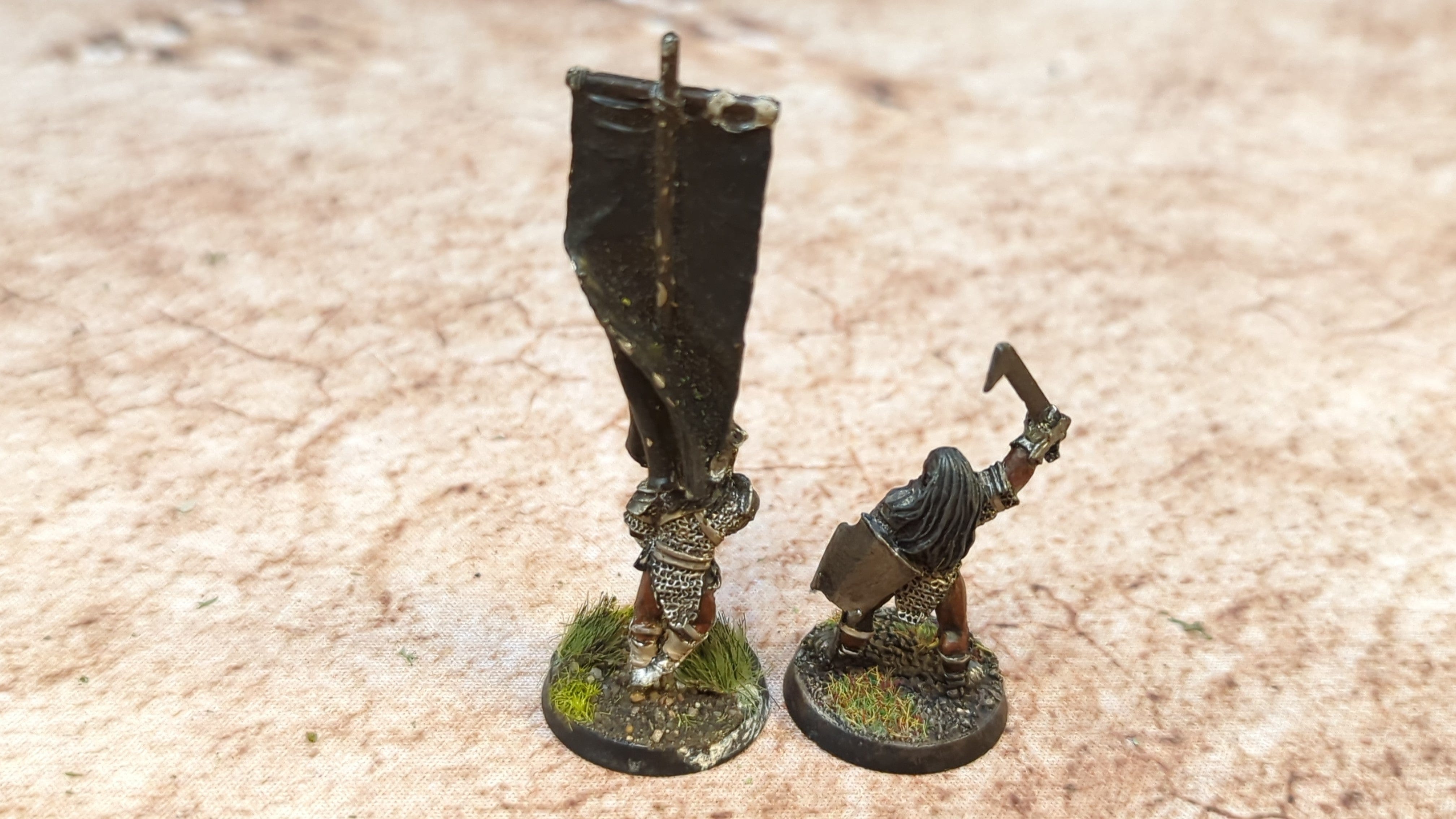 Middle-Earth : Uruk-Hai command squad x2 OOP Painted