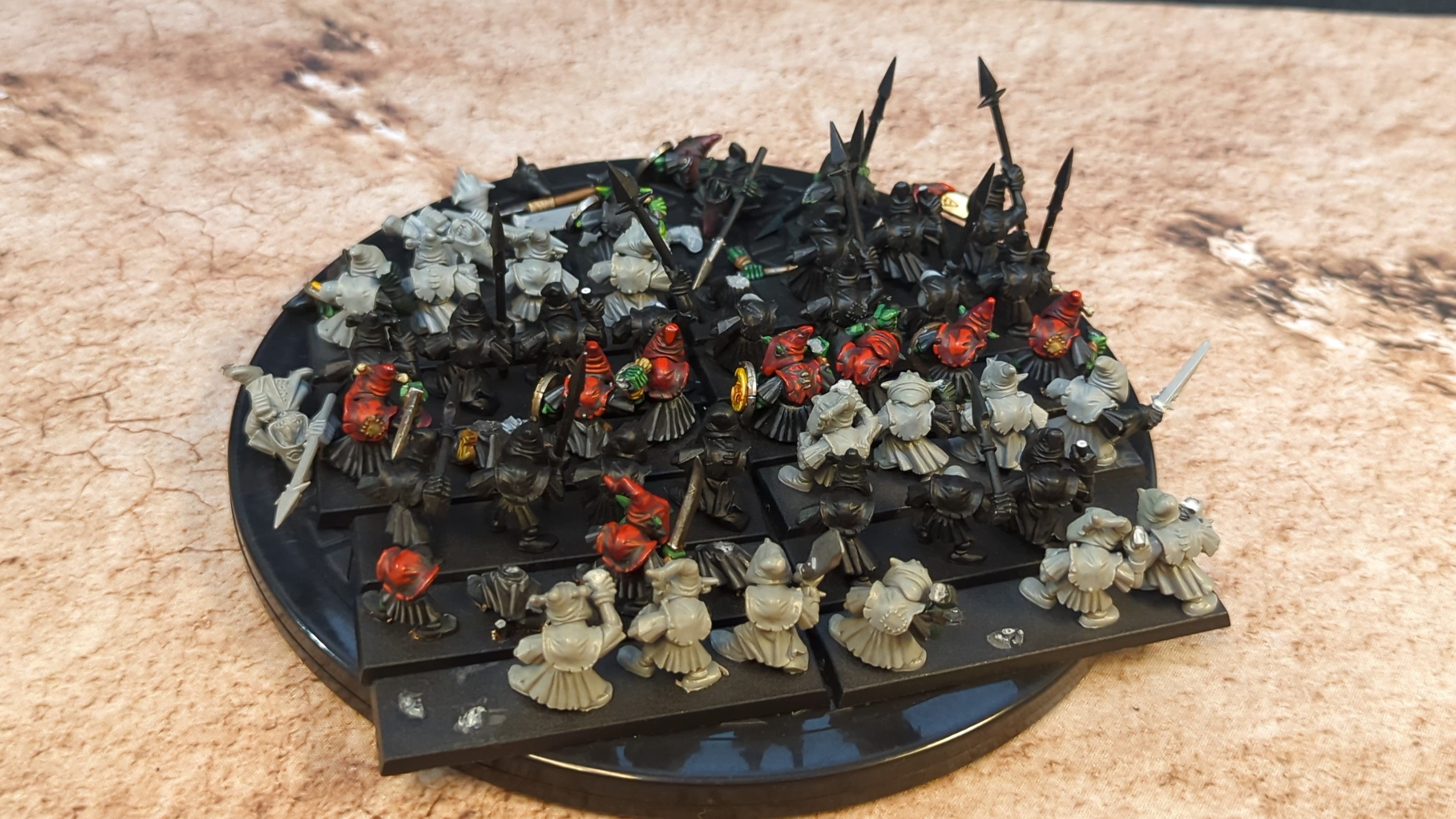 The Old World Orc & Goblin Tribes: Night Goblin Mobs x40