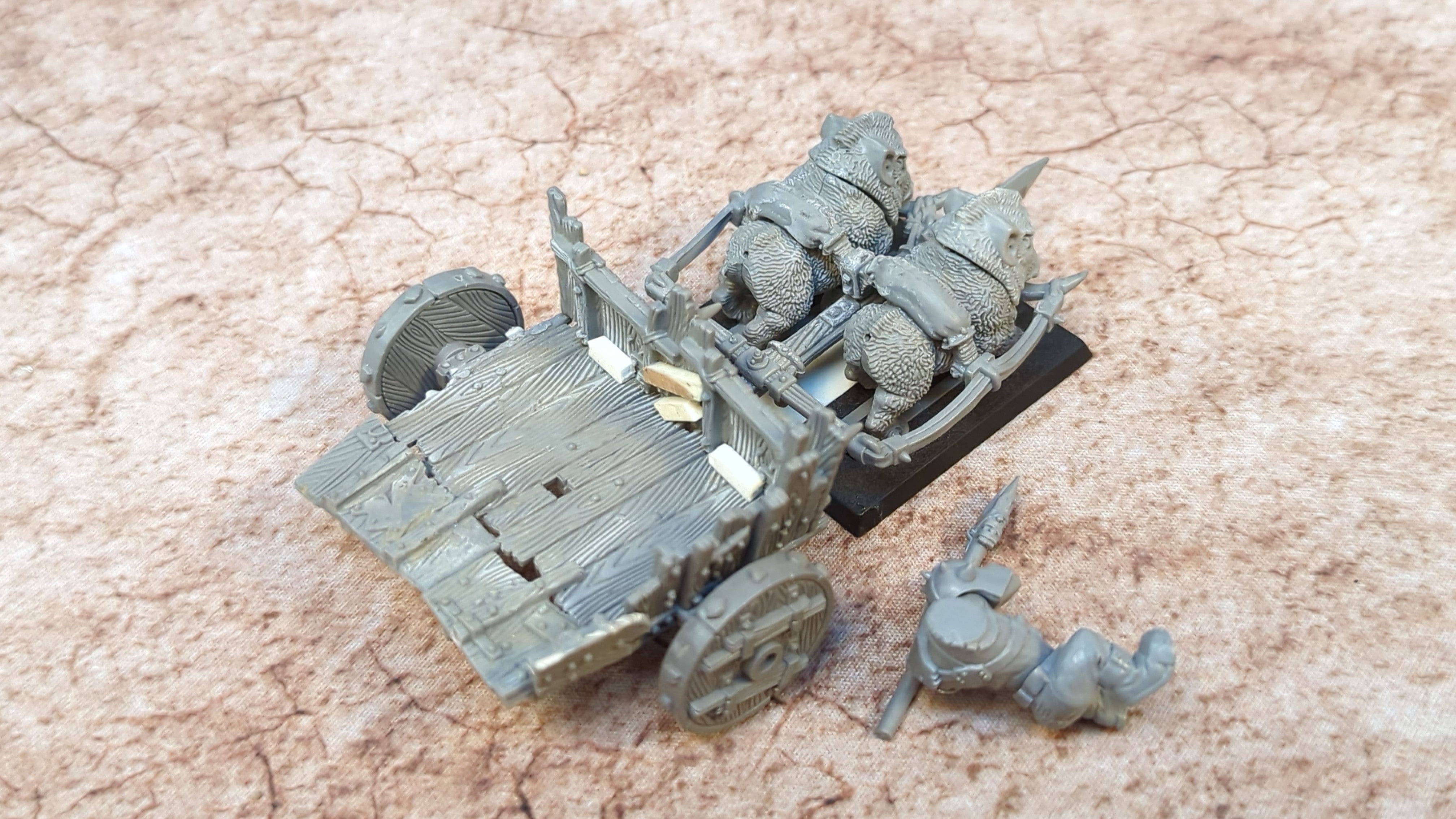 The Old World Orc & Goblin Tribes: Orc Boar Chariots x1