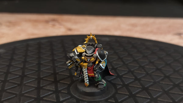 Warhammer 40k Space Marine Captain (OOP) x1 OOP Painted