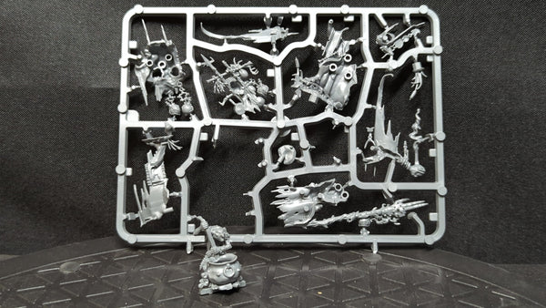 Age of Sigmar Orruk Warclans Swampcalla Shaman and Pot-grot x2