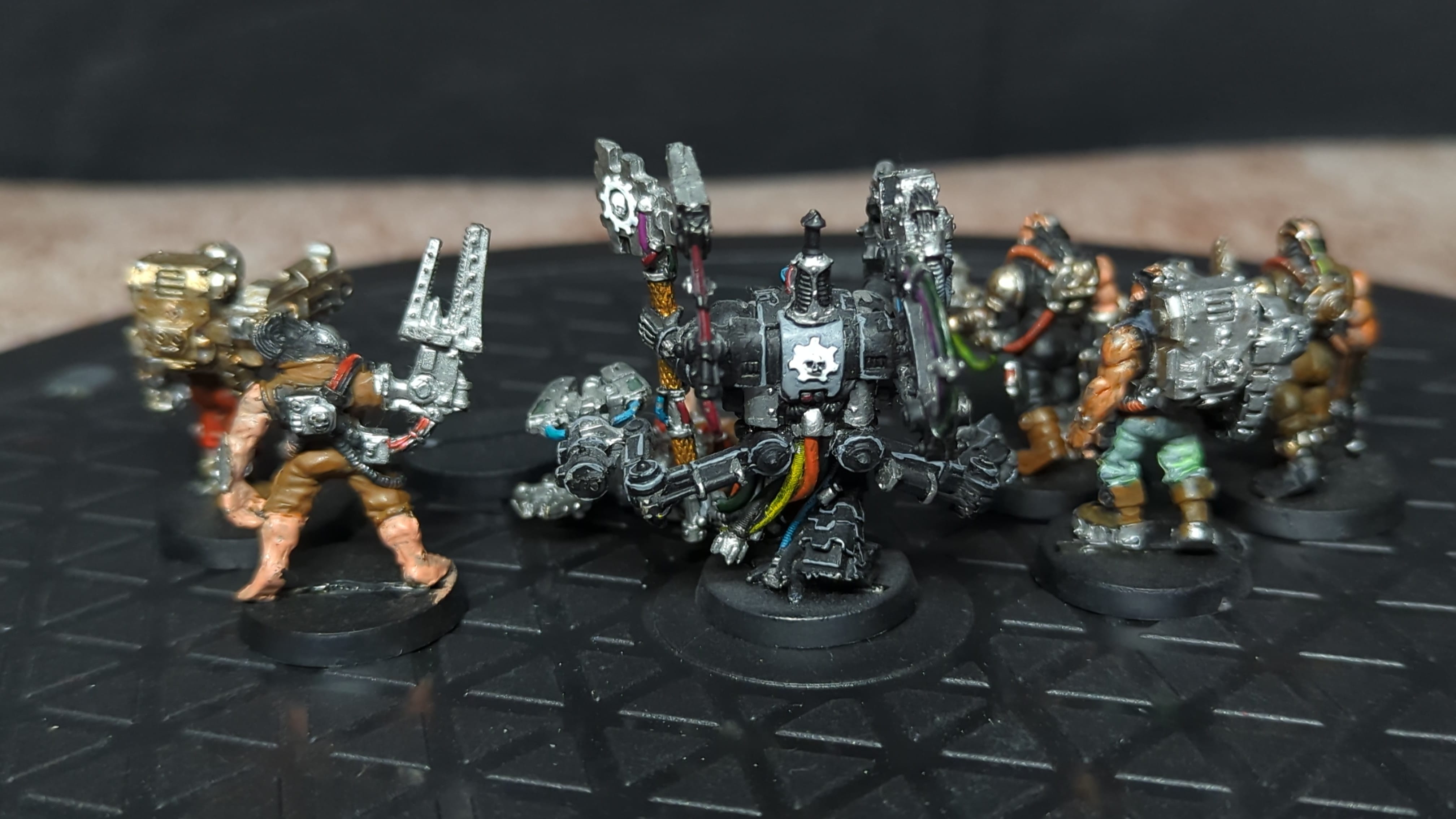Warhammer 40k Space Marines Tech Marine with Servitors (OOP) x5