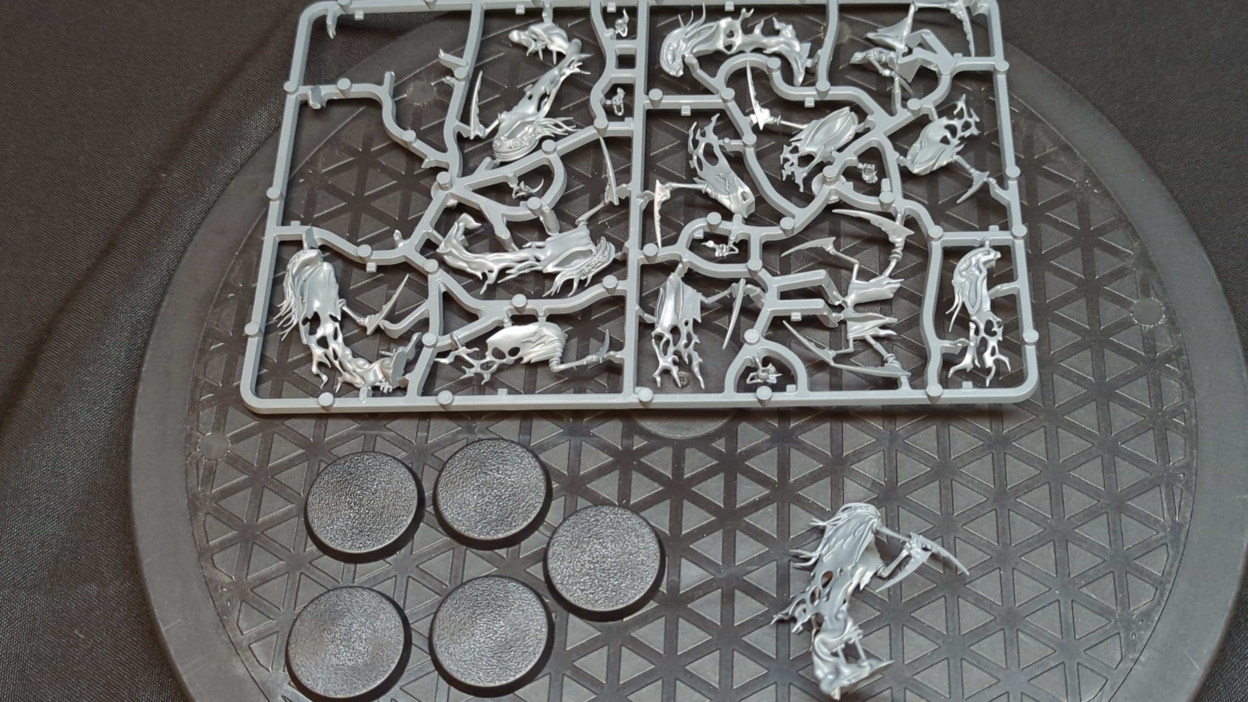 Age of Sigmar Nighthaunt Dreadscythe Harridans x5