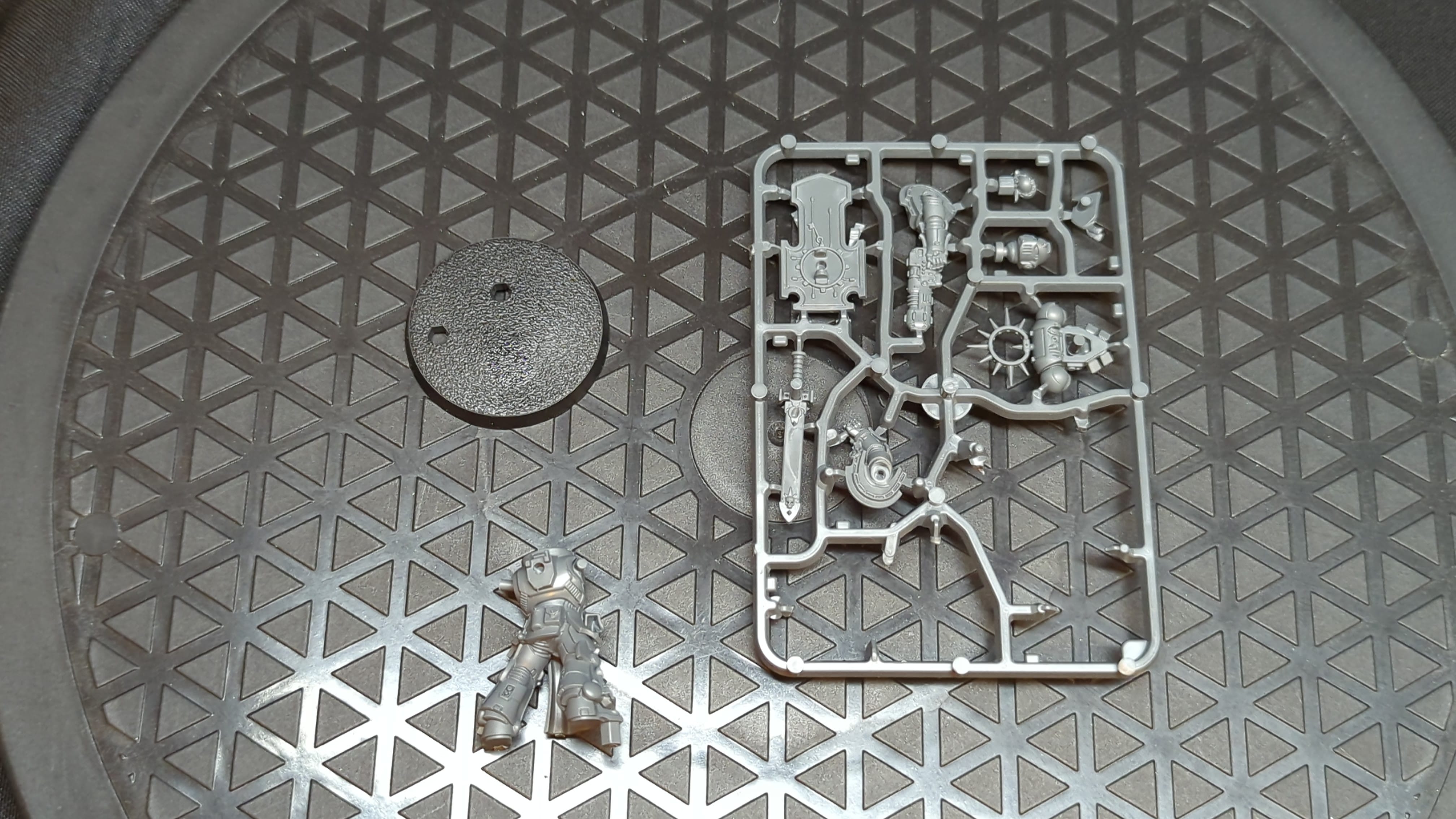 Warhammer 40k Space Marines Primaris Lieutenant with Storm Shield x1